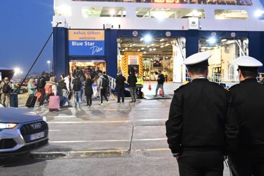 Πασχαλινά ακτοπλοϊκά δρομολόγια παρουσία του υπουργού Ναυτιλίας στον Πειραιά