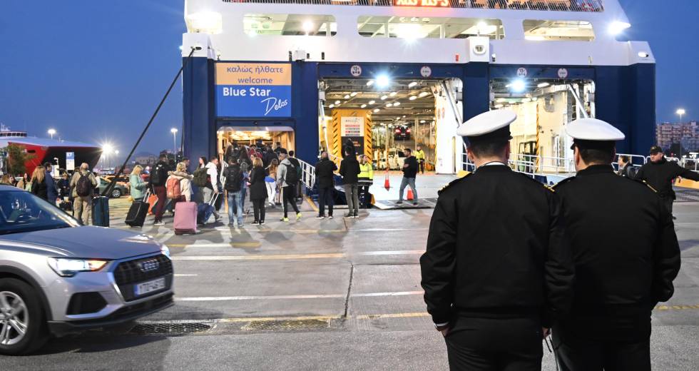 Πασχαλινά ακτοπλοϊκά δρομολόγια παρουσία του υπουργού Ναυτιλίας στον Πειραιά