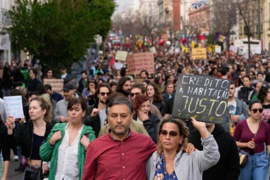 Ακόμα μία μέρα μαζικών διαδηλώσεων στην Πορτογαλία για την στεγαστική κρίση