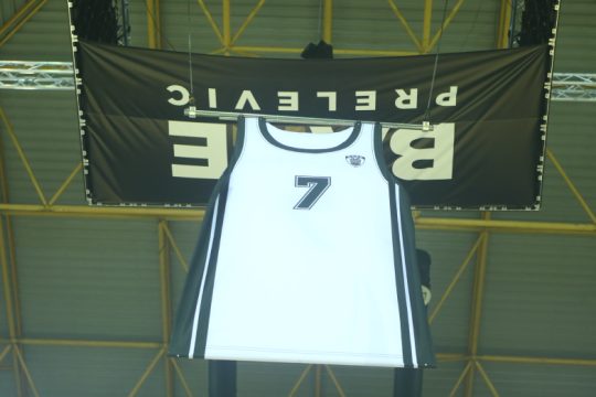 Στον ουρανό του PAOK Sports Arena η φανέλα με το «7»