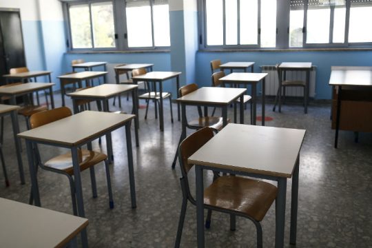 Εκτός μέτρησης έως πέντε απουσίες στο σχολείο λόγω covid-19