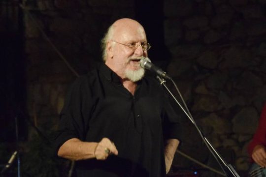 Με κορονοϊό νοσηλεύεται ο Διονύσης Σαββόπουλος