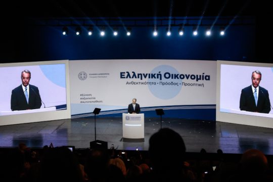Αύξηση τιμών και το 2023 και ο Σταϊκούρας επαναφέρει τον «μπαμπούλα» της ύφεσης