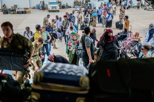 Ακόμη μία άκυρη εκεχειρία, εκατομμύρια άνθρωποι εγκλωβισμένοι εν μέσω πυρών