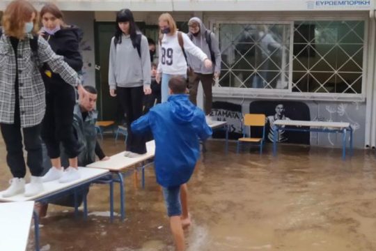 Από τις θρανιογέφυρες στις παγκακογέφυρες: Μια αξιολόγηση… δρόμος!