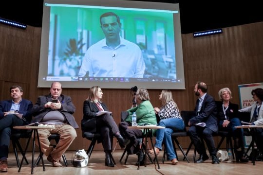 «Δικαιοσύνη παντού» στον ΣΥΡΙΖΑ: Θεσμοθέτηση γάμου για όλα τα ζευγάρια ανεξαρτήτως φύλου