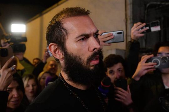 Σε κατ’ οίκον περιορισμό ο Andrew Tate μετά τρεις μήνες στη φυλακή