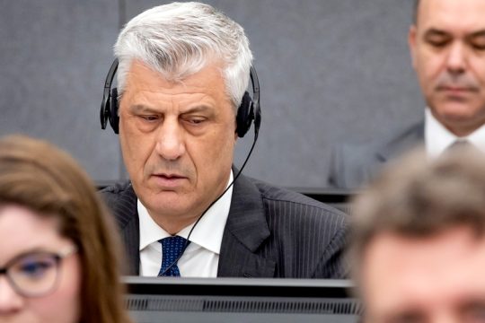 Στο σκαμνί ο Θάτσι για εγκλήματα πολέμου