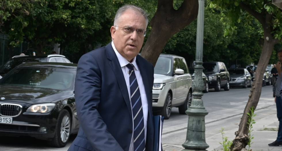 Ευσεβείς πόθοι και μαγικές εικόνες από τον Τάκη Θεοδωρικάκο