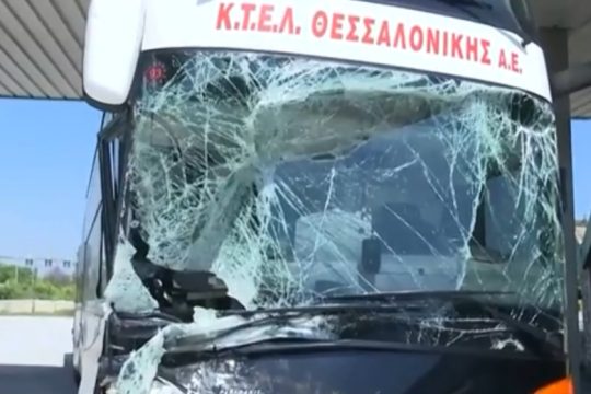 Ελεύθερος ο συλληφθείς οδηγός του τροχαίου στον Πλαταμώνα – Χαροπαλεύουν δύο τραυματίες