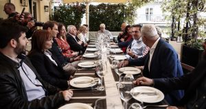 Γεύμα Τσίπρα με τους υποψήφιους στο ψηφοδέλτιο Επικρατείας