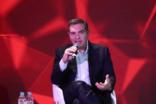 Τσίπρας: Καταργούμε από φέτος την ελάχιστη βάση εισαγωγής