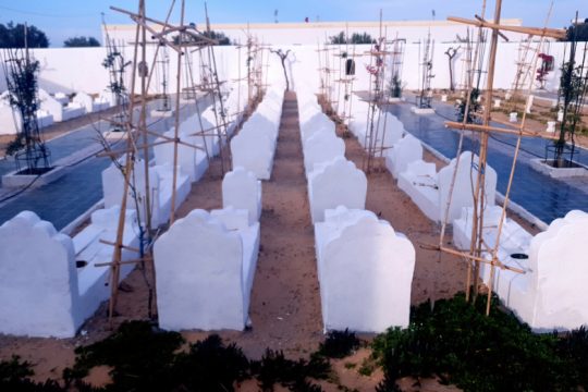 Γέμισαν τα νεκροταφεία της Τυνησίας από τους πρόσφυγες
