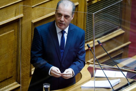 Έτοιμοι για αποσκίρτηση από την Ελληνική Λύση τρεις βουλευτές;