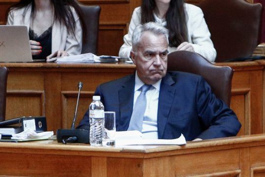 Εκτεθειμένη η κυβέρνηση για το μπάχαλο με την τροπολογία Κασιδιάρη