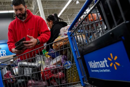 Νέος γύρος απολύσεων στη Wallmart-Καταργούνται 2.000 θέσεις εργασίας