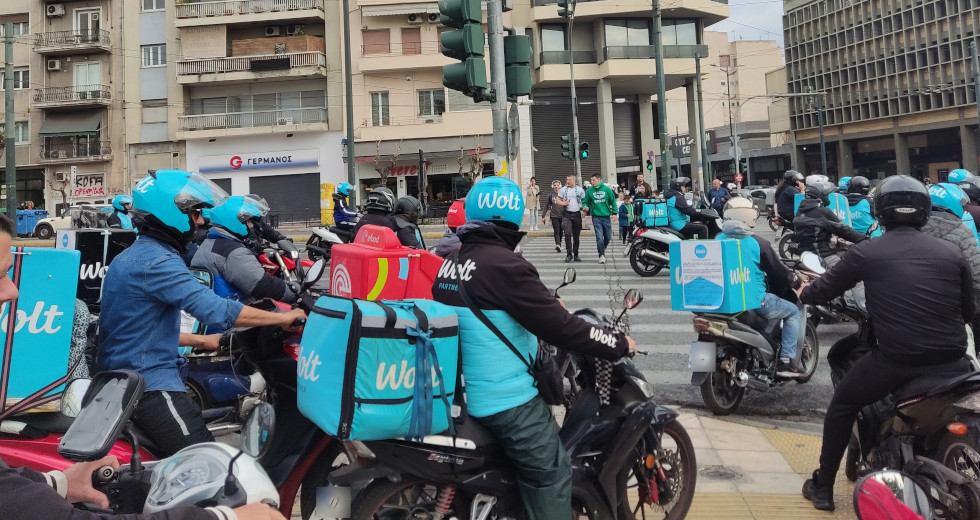 ΚΚΕ: Ερώτηση για τις διεκδικήσεις των διανομέων στην ηλεκτρονική πλατφόρμα «Wolt»