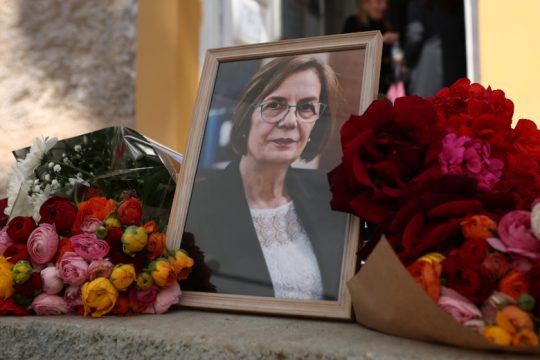 Συγκινητικός ο τελευταίος αποχαιρετισμός στη Μυρσίνη Ζορμπά