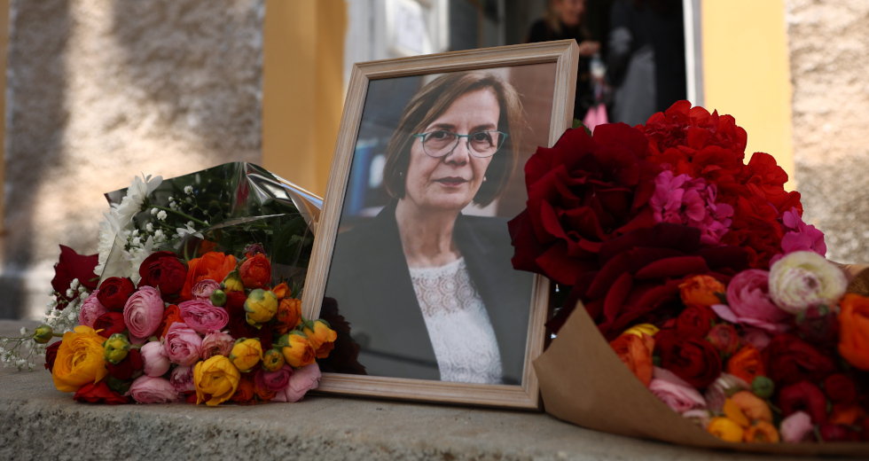 Συγκινητικός ο τελευταίος αποχαιρετισμός στη Μυρσίνη Ζορμπά