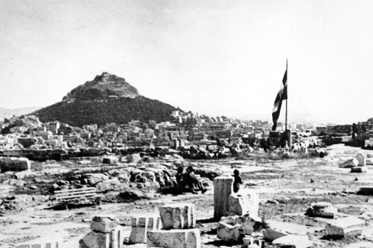 Χρέος απέναντι στην Ιστορία