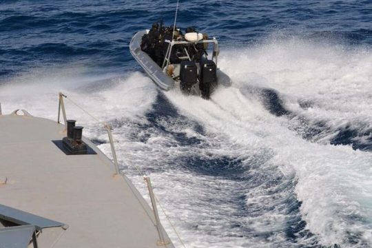 Νεκρός ψαράς που έπεσε στη θάλασσα ανοιχτά της Πάρου