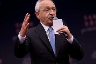 Στην κόψη του ξυραφιού η μάχη για την προεδρία