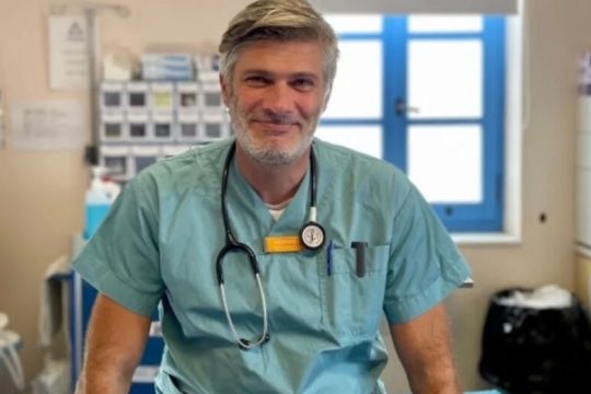 «Δουλεύω εξαντλημένος, γεγονός που εγκυμονεί τον κίνδυνο μιας λανθασμένης ιατρικής απόφασης»