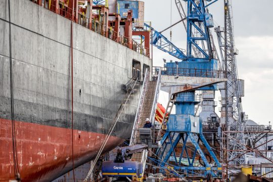 Μήνυση στα Ναυπηγεία Ελευσίνας