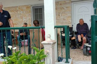 Ομπρός, βοηθάτε…