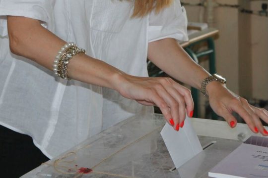 Ψήφος αποδήμων: αποδυναμώνεται ένα ισχυρό χαρτί για την ελληνική διπλωματία
