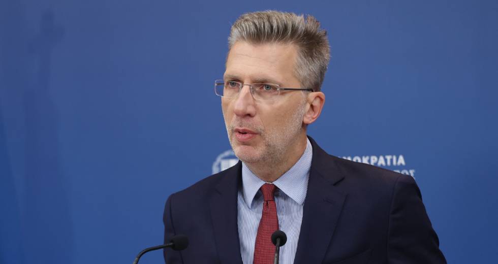 «Σφήνα» Σκέρτσου στον ΣΥΡΙΖΑ με κατηγορίες για σταλινισμό και μαθήματα δημοκρατίας