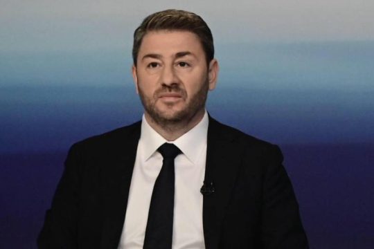Βέβαιος για κυβέρνηση, αιχμηρός για το σκάνδαλο των υποκλοπών