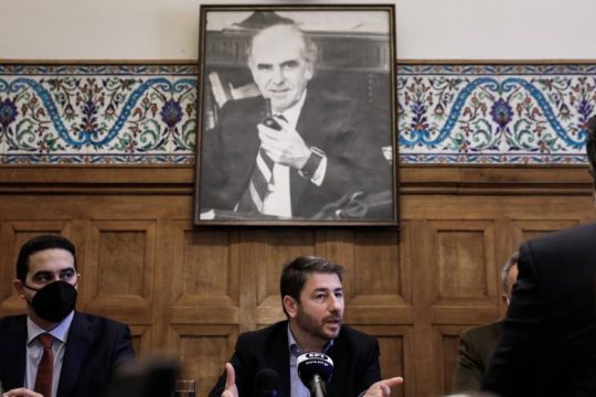 Το «παράθυρο» συνεργασίας Ν.Δ. – ΠΑΣΟΚ και ο… Ανδρέας Παπανδρέου