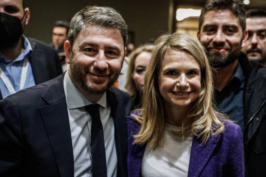 Διγλωσσία εντός ΠΑΣΟΚ για τα περί συνεργασίας με Ν.Δ.
