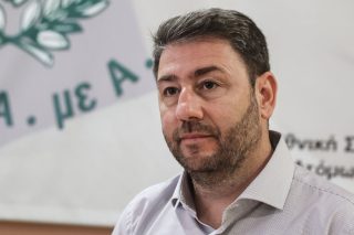 Συγκυβέρνηση τέλος, πόλεμος για τους κεντρώους