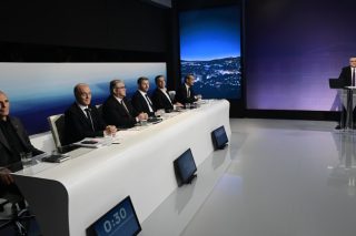 Κάμερες, φώτα και σκιές στο ντιμπέιτ