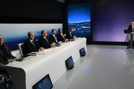 Κάμερες, φώτα και σκιές στο ντιμπέιτ