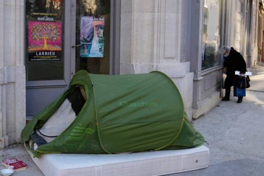 Οργή για το σχέδιο να εγκαταλείψουν οι άστεγοι το Παρίσι πριν από τους Ολυμπιακούς Αγώνες