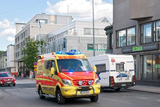 Δεκάδες τραυματίες, ανάμεσά τους πολλά παιδιά, από κατάρρευση γέφυρας στην Φινλανδία