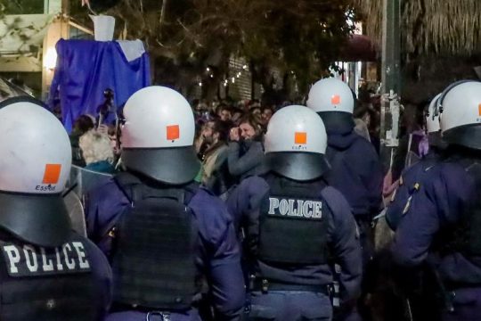 Μία σύλληψη για μολότοφ κατά αστυνομικών στα Εξάρχεια