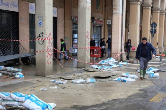 Φονική κακοκαιρία έπληξε την ευρύτερη περιοχή της Μπολόνια στην Ιταλία
