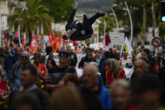 Διακοπές ρεύματος και μικροεπεισόδια στις «σινεφίλ» Κάννες για το συνταξιοδοτικό