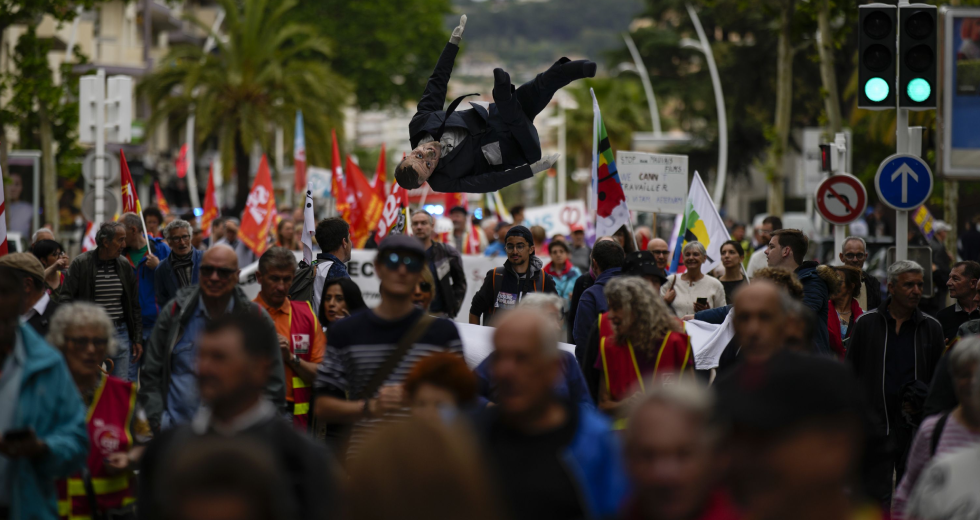 Διακοπές ρεύματος και μικροεπεισόδια στις «σινεφίλ» Κάννες για το συνταξιοδοτικό