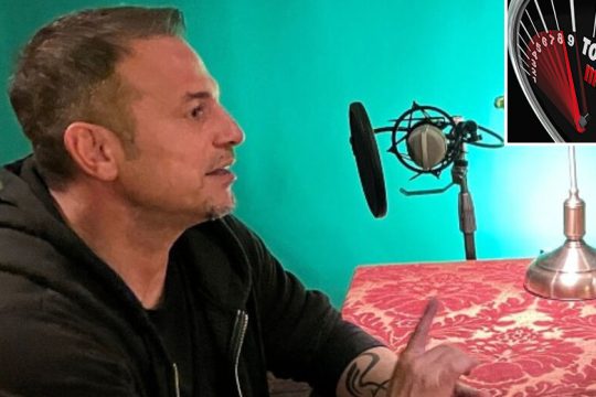 Με τον Ντέμη στο στούντιο της «Εφημερίδας των Συντακτών»