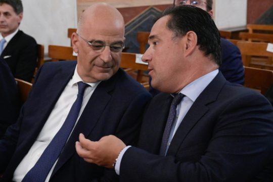 Δένδιας κατά Άδωνι για την «αλαζονεία» των 180 βουλευτών 