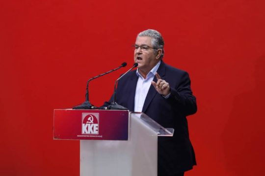 «Περιχαρακωμένοι από τα κόμματα που κυβέρνησαν, μαζί με τον λαό»