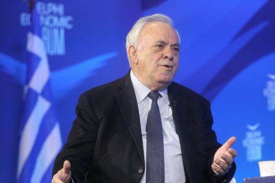 Άρθρο-βόμβα του Θανάση Καρτερού για την αποχώρηση του Δραγασάκη