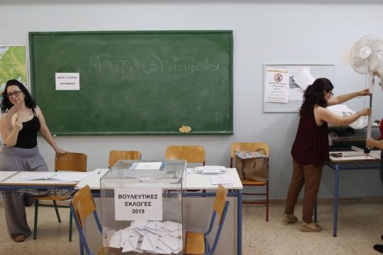 Το «αντι-», το «σύστημα» και οι ανατροπές