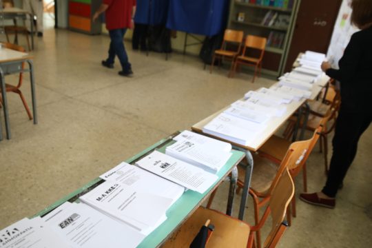 Eπιτελικό «μπάχαλο» με προβλήματα, καθυστερήσεις και δικαιολογίες και στις εθνικές εκλογές