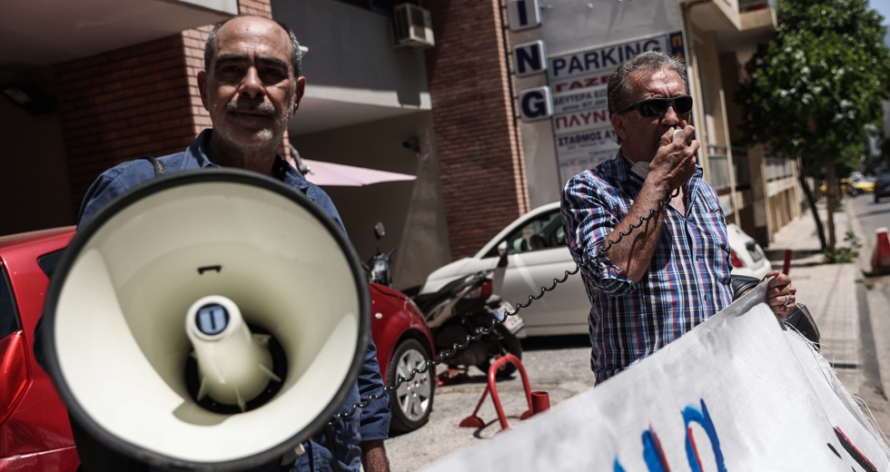 Η ΑΔΕΔΥ καλύπτει εκπαιδευτικούς κόντρα στον «αυταρχισμό του ΥΠΑΙΘ»